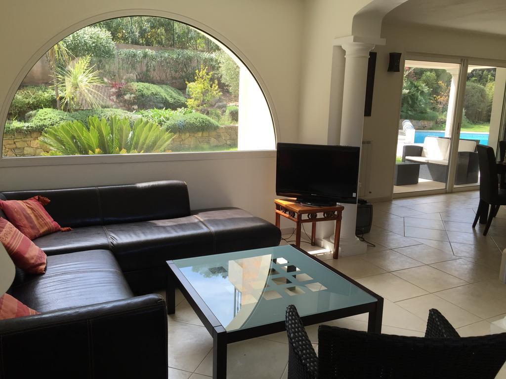 Belle villa à Saint Raphaël dans clos privé Exterior foto